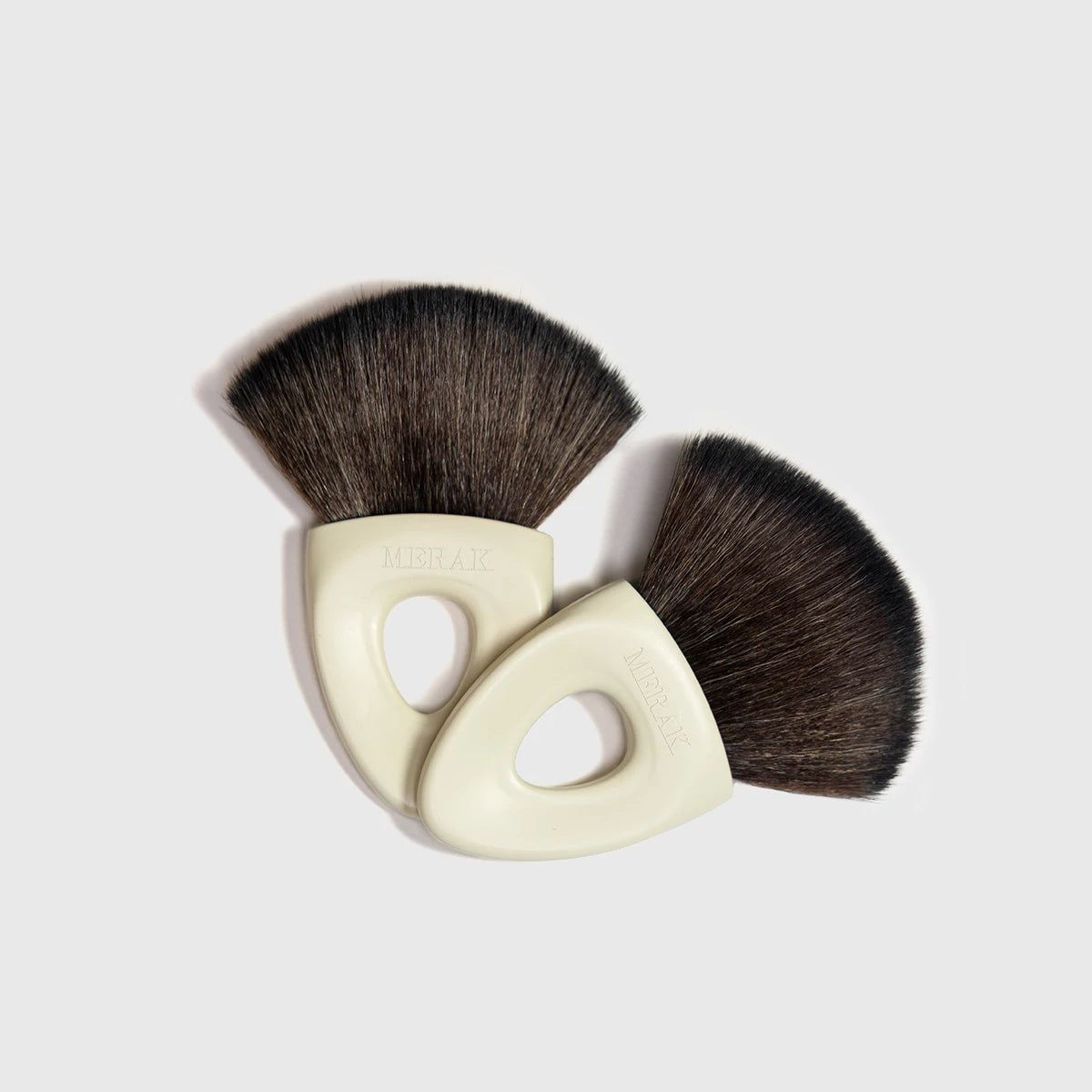 Merak Short Facial Brush in Cream