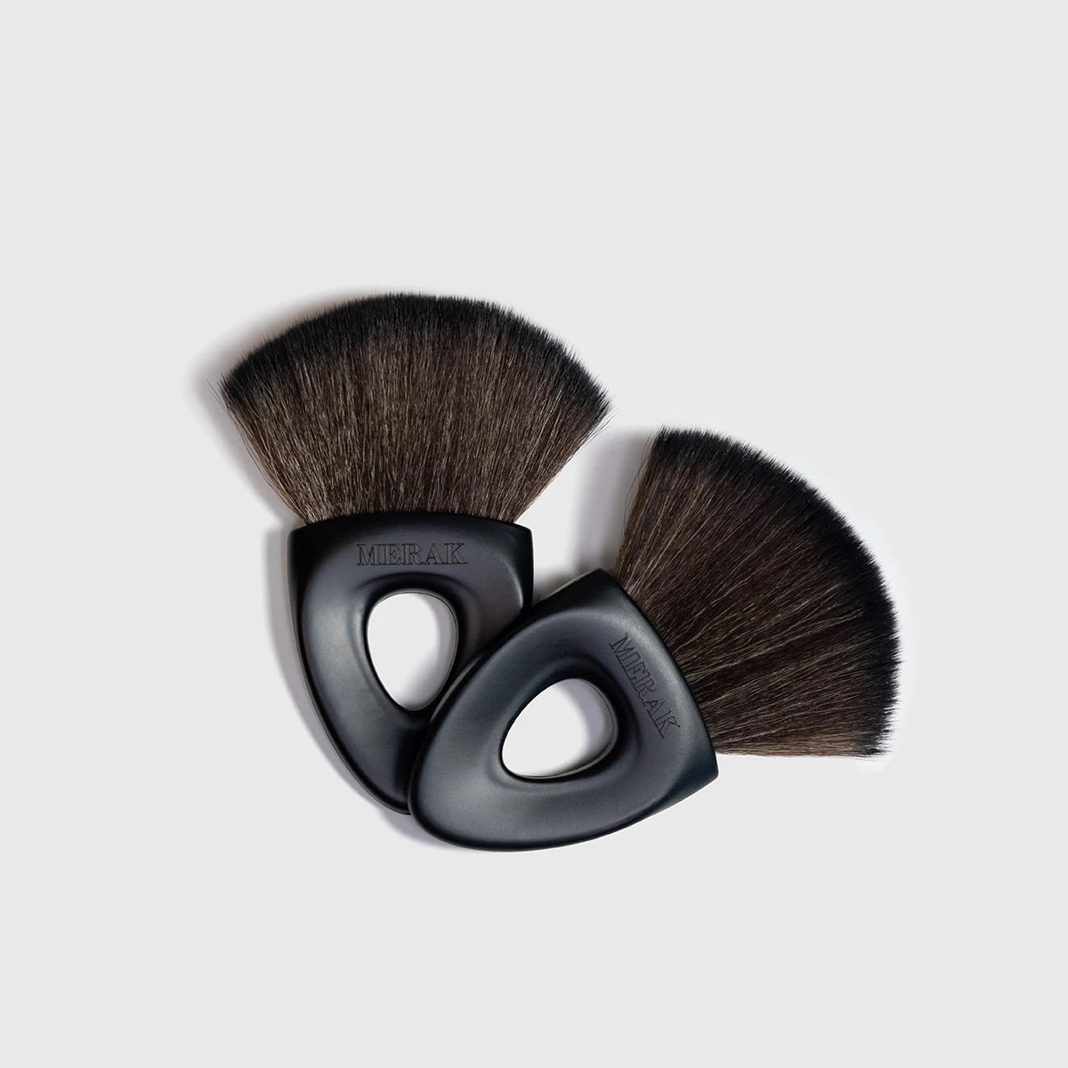 Merak Short Facial Brush in Onyx