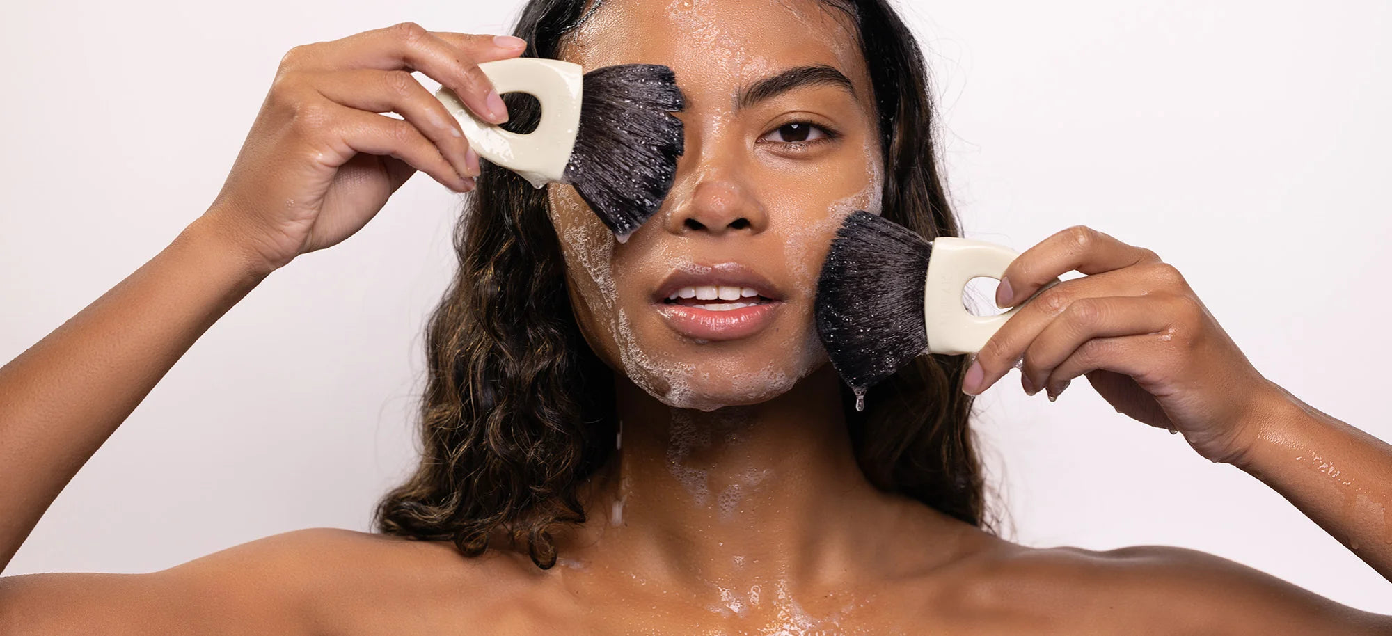 Merak Facial Brush in Cream