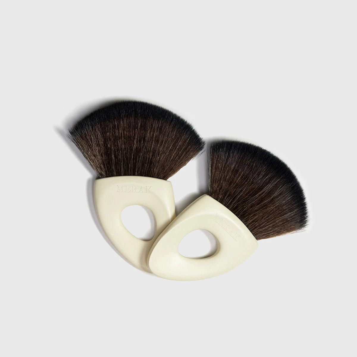 Merak Short Facial Brush Angled in Cream